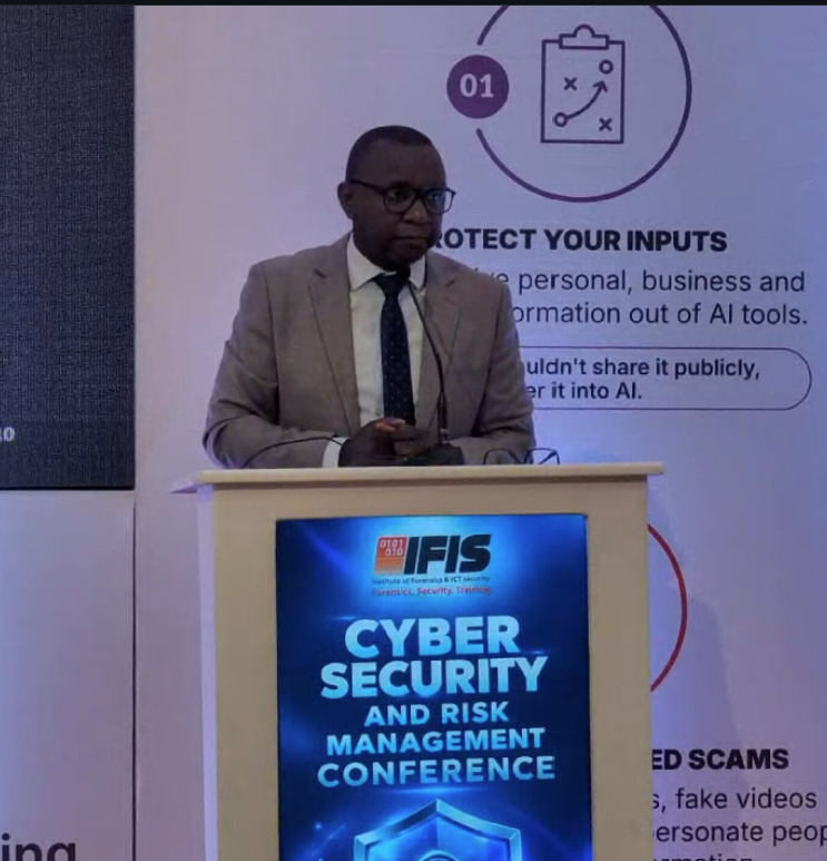 Collin Babirukamu speaking behind the IFIS conference lectern.